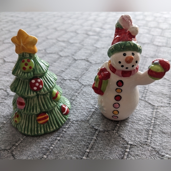 Fitz and Floyd Snowflake and Jake Salt and pepper shakers set with box 2… - Picture 2 of 11